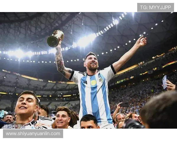 两次世界杯冠军球员的荣耀征程与传奇人生深度解析背后故事全景篇